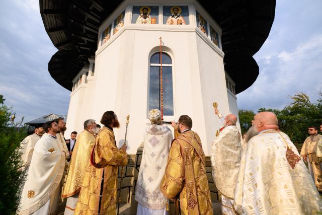 Biserica „Sfântul Nicolae” din Vlădiceni, Neamț, a fost resfințită de PS Nichifor Botoșăneanul