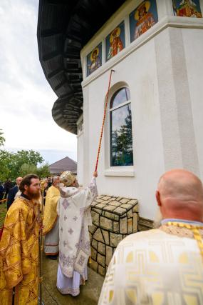Biserica „Sfântul Nicolae” din Vlădiceni, Neamț, a fost resfințită de PS Nichifor Botoșăneanul