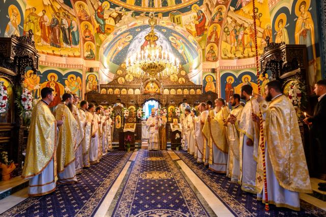 Biserica „Sfântul Nicolae” din Vlădiceni, Neamț, a fost resfințită de PS Nichifor Botoșăneanul
