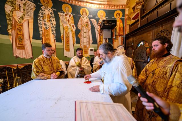 Biserica „Sfântul Nicolae” din Vlădiceni, Neamț, a fost resfințită de PS Nichifor Botoșăneanul