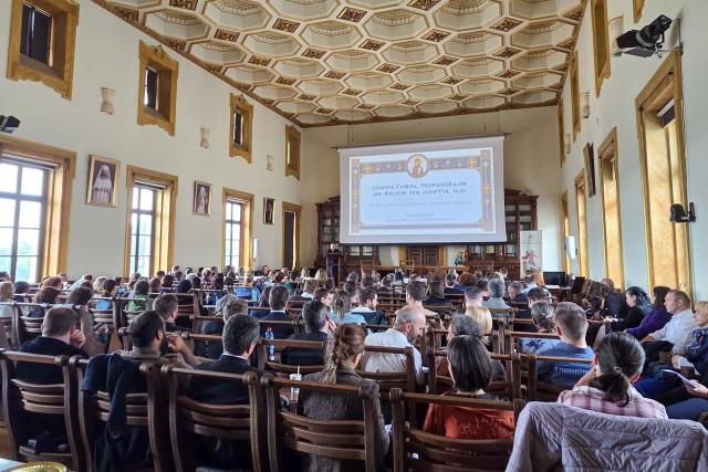 Distincția „Crucea Sfântului Mitropolit Dosoftei pentru mireni”, oferită inspectorului de Religie din Iași