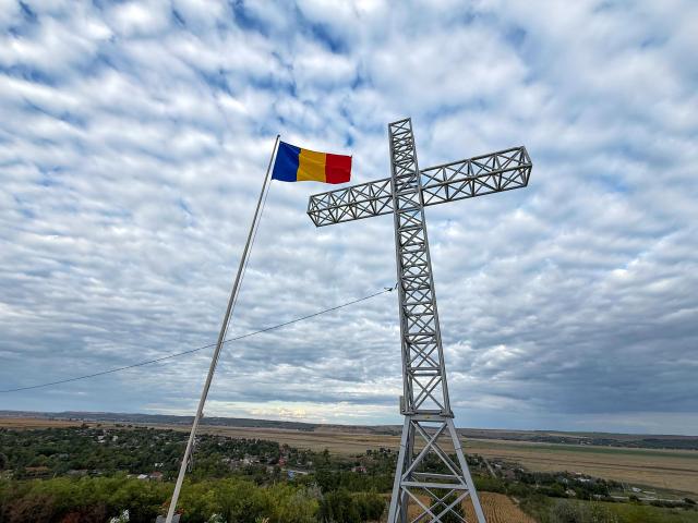Cruce-Monument închinată Eroilor Neamului, sfințită în localitatea Alexandru cel Bun, județul Iași