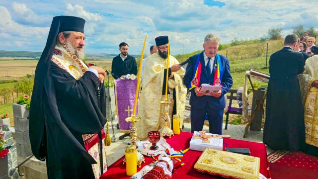 Cruce-Monument închinată Eroilor Neamului, sfințită în localitatea Alexandru cel Bun, județul Iași