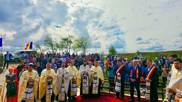 Cruce-Monument închinată Eroilor Neamului, sfințită în localitatea Alexandru cel Bun, județul Iași