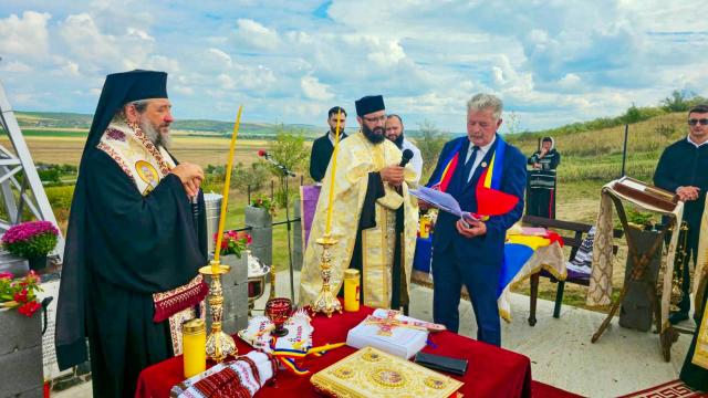 Cruce-Monument închinată Eroilor Neamului, sfințită în localitatea Alexandru cel Bun, județul Iași