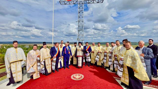 Cruce-Monument închinată Eroilor Neamului, sfințită în localitatea Alexandru cel Bun, județul Iași
