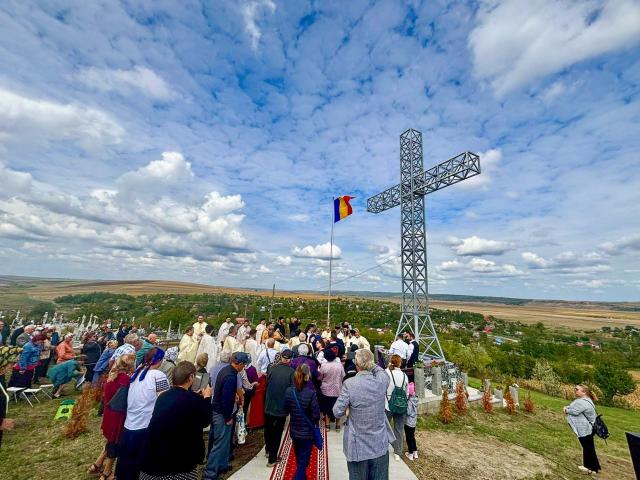 Cruce-Monument închinată Eroilor Neamului, sfințită în localitatea Alexandru cel Bun, județul Iași