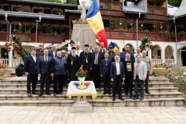 Hramul Mănăstirii „Înălțarea Sfintei Cruci” din Brusturi, marcat prin rugăciune și cinstirea eroilor
