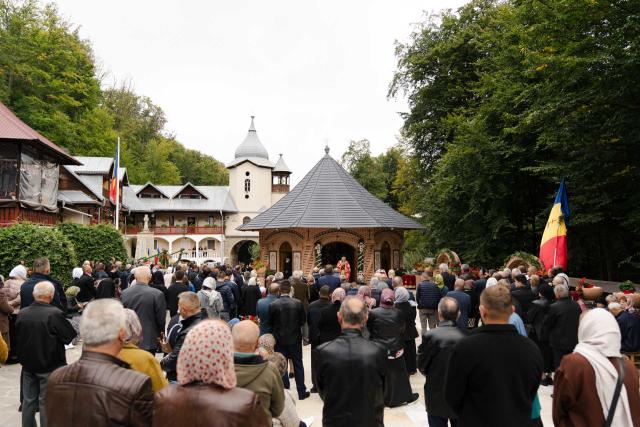Hramul Mănăstirii „Înălțarea Sfintei Cruci” din Brusturi, marcat prin rugăciune și cinstirea eroilor