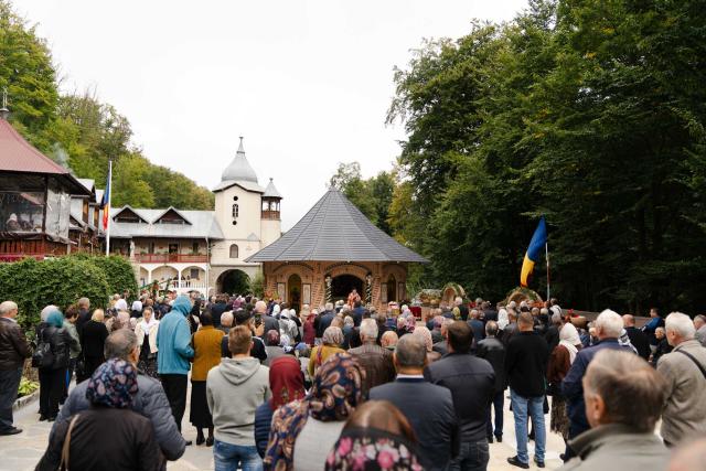 Hramul Mănăstirii „Înălțarea Sfintei Cruci” din Brusturi, marcat prin rugăciune și cinstirea eroilor