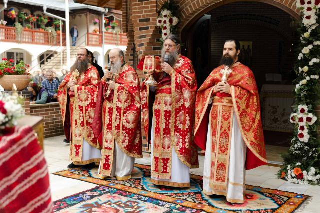 Hramul Mănăstirii „Înălțarea Sfintei Cruci” din Brusturi, marcat prin rugăciune și cinstirea eroilor