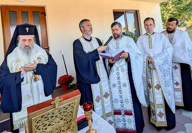 IPS Teofan a sfințit noua casă parohială din Chintinici, Roznov