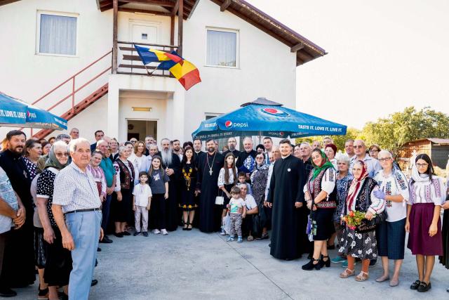 IPS Teofan a sfințit noua casă parohială din Chintinici, Roznov