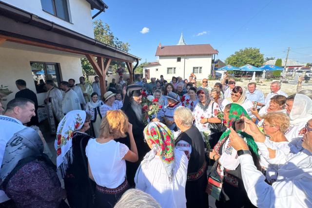IPS Teofan a sfințit noua casă parohială din Chintinici, Roznov