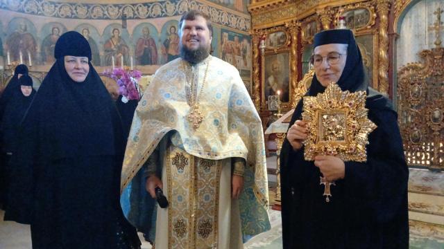 Monahii din Ucraina, în pelerinaj la Văratec