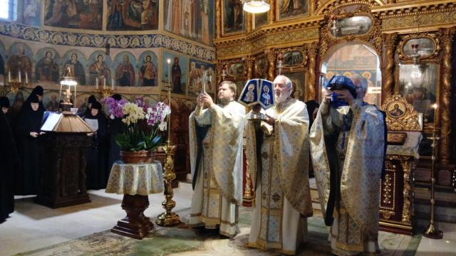 Monahii din Ucraina, în pelerinaj la Văratec