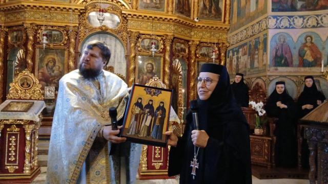 Monahii din Ucraina, în pelerinaj la Văratec