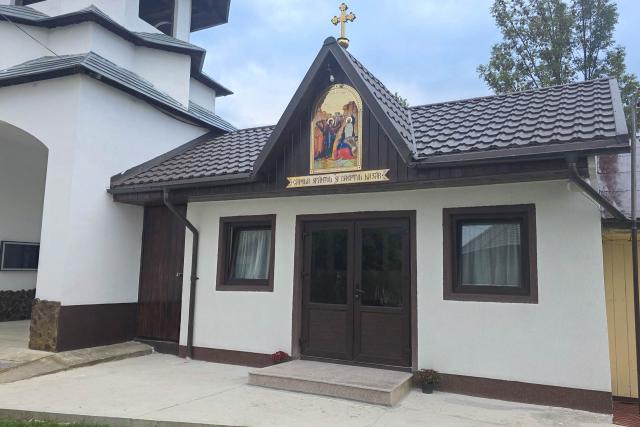 Sfințire de casă socială, capelă mortuară și lumânărar la Parohia „Sfântul Dumitru” – Crăcăoani, județul Neamț