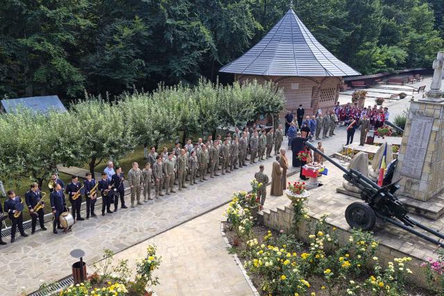 Tineri militari, în mijlocul istoriei: Tabăra „Urmașii Dorobanților” de la Mănăstirea „Înălțarea Sfintei Cruci” – Brusturi
