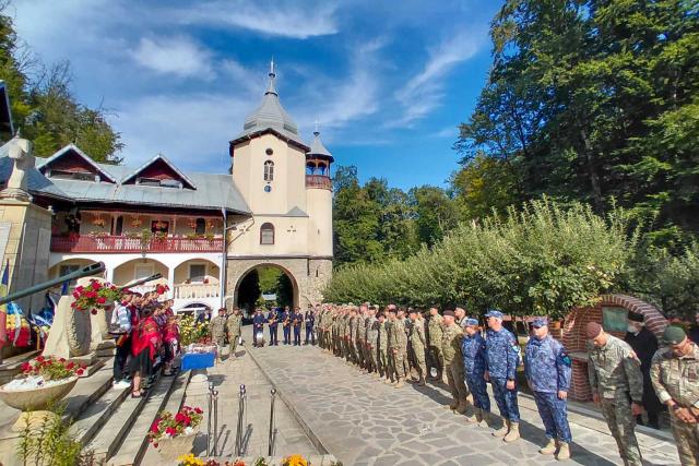 Tineri militari, în mijlocul istoriei: Tabăra „Urmașii Dorobanților” de la Mănăstirea „Înălțarea Sfintei Cruci” – Brusturi