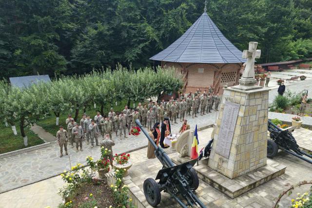 Tineri militari, în mijlocul istoriei: Tabăra „Urmașii Dorobanților” de la Mănăstirea „Înălțarea Sfintei Cruci” – Brusturi