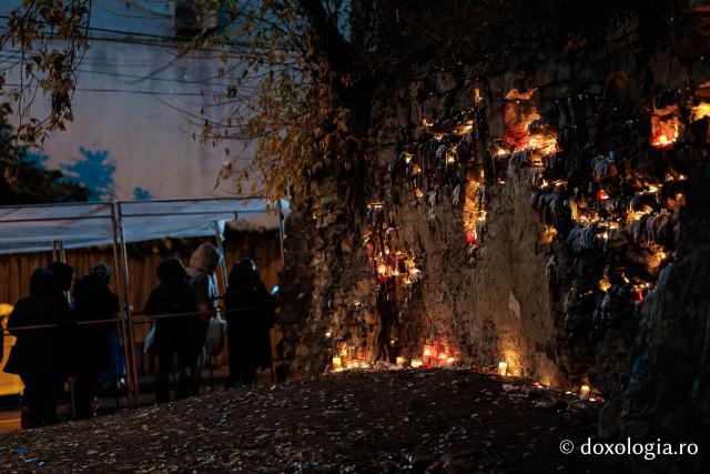 Popas de rugăciune și de lumină în drumul pelerinilor spre Sfânta Parascheva