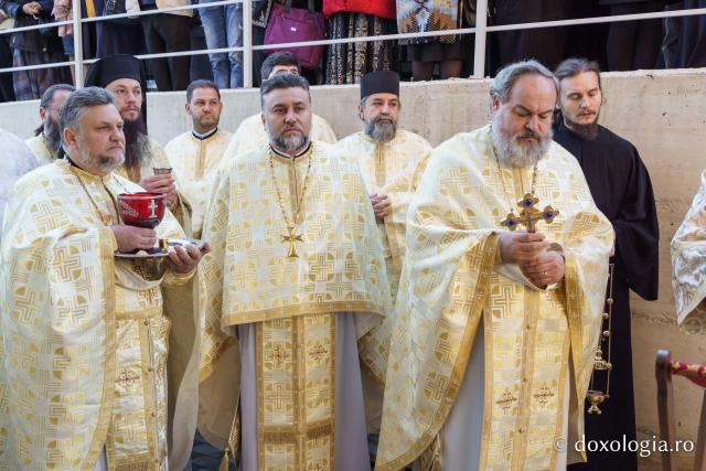 Un nou paraclis închinat Sfinților Cuvioși Paisie și Cleopa de la Sihăstria, sfințit la Dorohoi