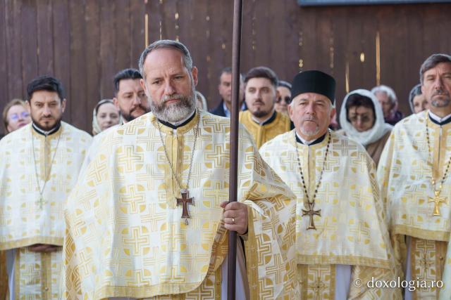 Biserica „Buna Vestire” din Cercu-Bârnova a primit veșmântul sfințirii