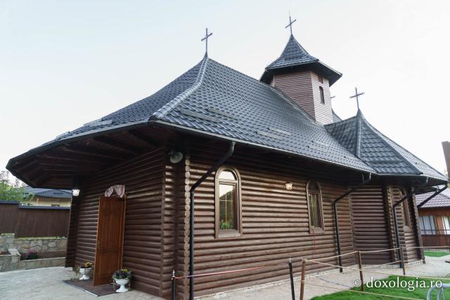 Biserica „Buna Vestire” din Cercu-Bârnova a primit veșmântul sfințirii