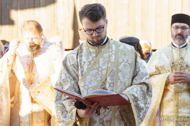 Biserica „Buna Vestire” din Cercu-Bârnova a primit veșmântul sfințirii