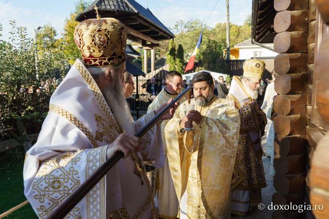 Biserica „Buna Vestire” din Cercu-Bârnova a primit veșmântul sfințirii