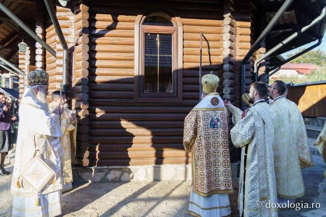 Biserica „Buna Vestire” din Cercu-Bârnova a primit veșmântul sfințirii