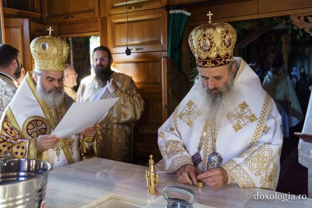 Biserica „Buna Vestire” din Cercu-Bârnova a primit veșmântul sfințirii