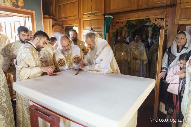 Biserica „Buna Vestire” din Cercu-Bârnova a primit veșmântul sfințirii