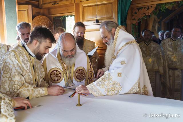 Biserica „Buna Vestire” din Cercu-Bârnova a primit veșmântul sfințirii