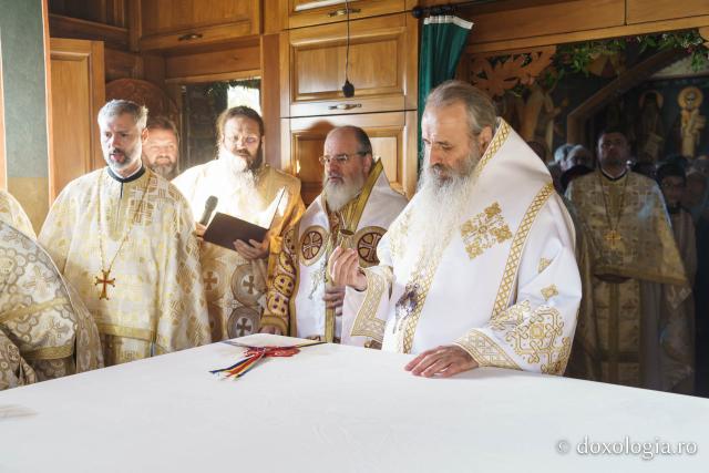 Biserica „Buna Vestire” din Cercu-Bârnova a primit veșmântul sfințirii