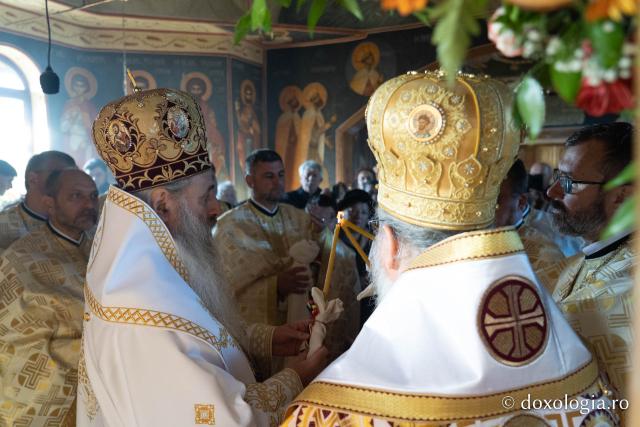 Biserica „Buna Vestire” din Cercu-Bârnova a primit veșmântul sfințirii