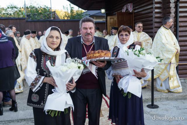 Biserica „Buna Vestire” din Cercu-Bârnova a primit veșmântul sfințirii