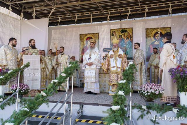 Biserica „Buna Vestire” din Cercu-Bârnova a primit veșmântul sfințirii