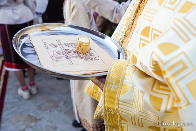 Biserica „Buna Vestire” din Cercu-Bârnova a primit veșmântul sfințirii