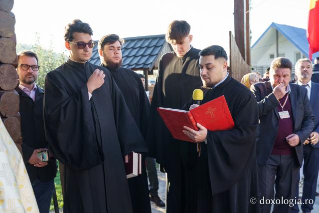 Biserica „Buna Vestire” din Cercu-Bârnova a primit veșmântul sfințirii