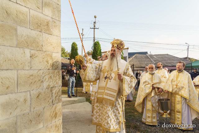 Biserica „Sfinții Împărați Constantin și Elena” - Galata din Iași a primit veșmântul sfințirii