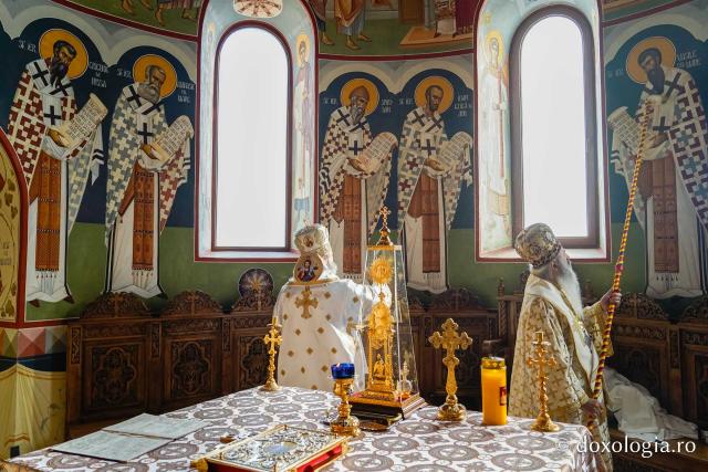 Biserica „Sfinții Împărați Constantin și Elena” - Galata din Iași a primit veșmântul sfințirii