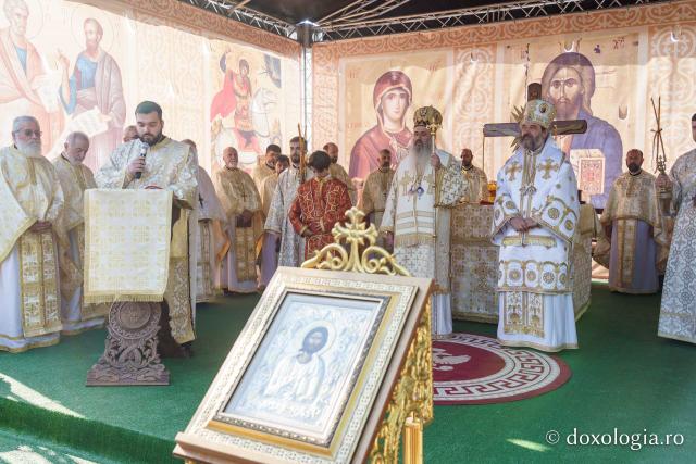 Biserica „Sfinții Împărați Constantin și Elena” - Galata din Iași a primit veșmântul sfințirii