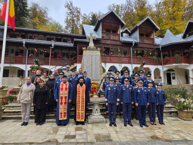 Militarii de la Baza 95 Aeriana Bacău, la Mănăstirea Sfânta Cruce - Brusturi