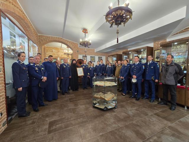Militarii de la Baza 95 Aeriana Bacău, la Mănăstirea Sfânta Cruce - Brusturi