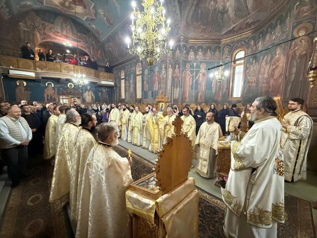 Slujbă arhierească la Parohia „Înălțarea Domnului” din Iași
