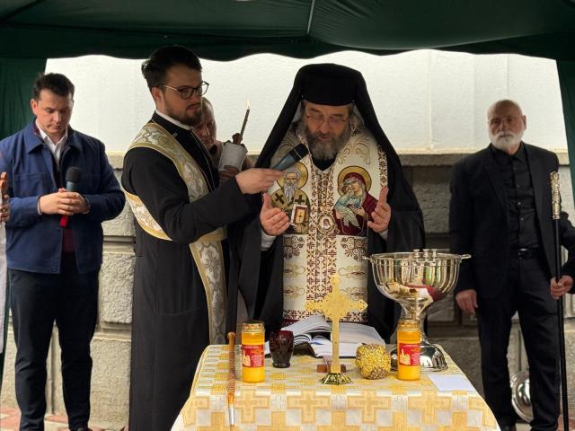 Slujbă arhierească la Parohia „Înălțarea Domnului” din Iași