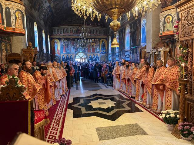 IPS Teofan, la hramul Mănăstirii Pângărați: „Omul care are nădejde în Dumnezeu, nu cade, nu slăbește, ci se ridică”