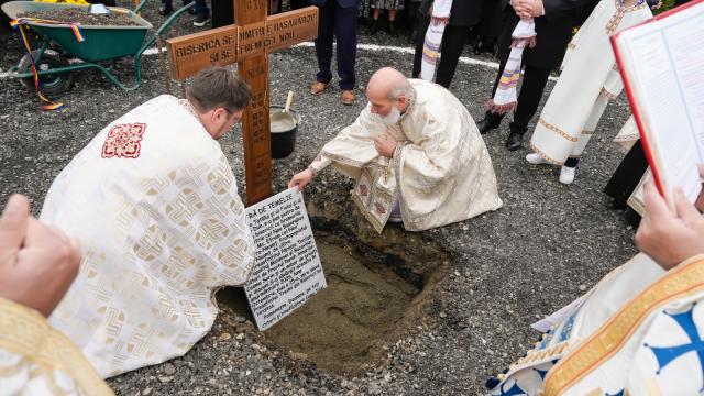 A fost pusă piatra de temelie pentru o nouă biserică din Piatra Neamț